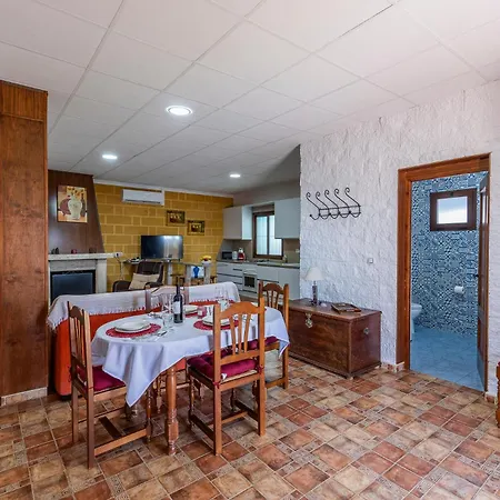 Casita De La Cantera * La Lantejuela